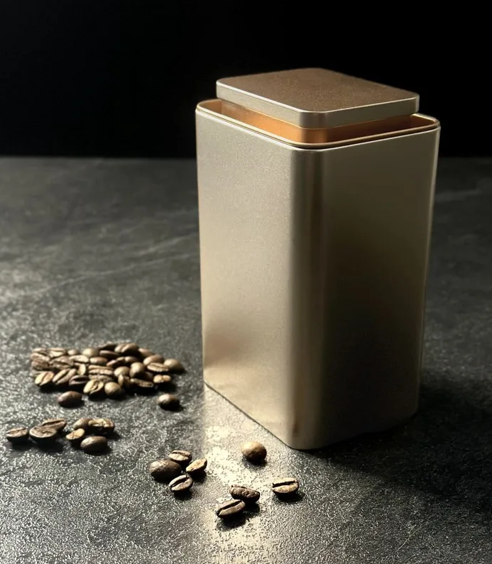 : емкость золотая, 820 мл