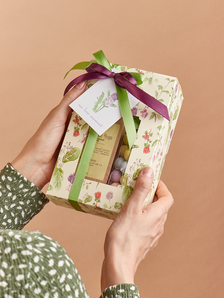 : коробка малая с окном "клевер" опт с лого 12х6,5х18,5