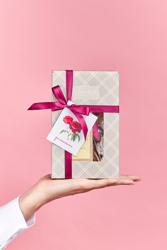 : коробка малая с окном "аргайл бежевый" опт с лого 12х6,5х18,5