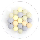 : брауни в темном шоколаде и цветной сахарной глазури