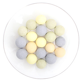 Брауни в темном шоколаде и цветной сахарной глазури